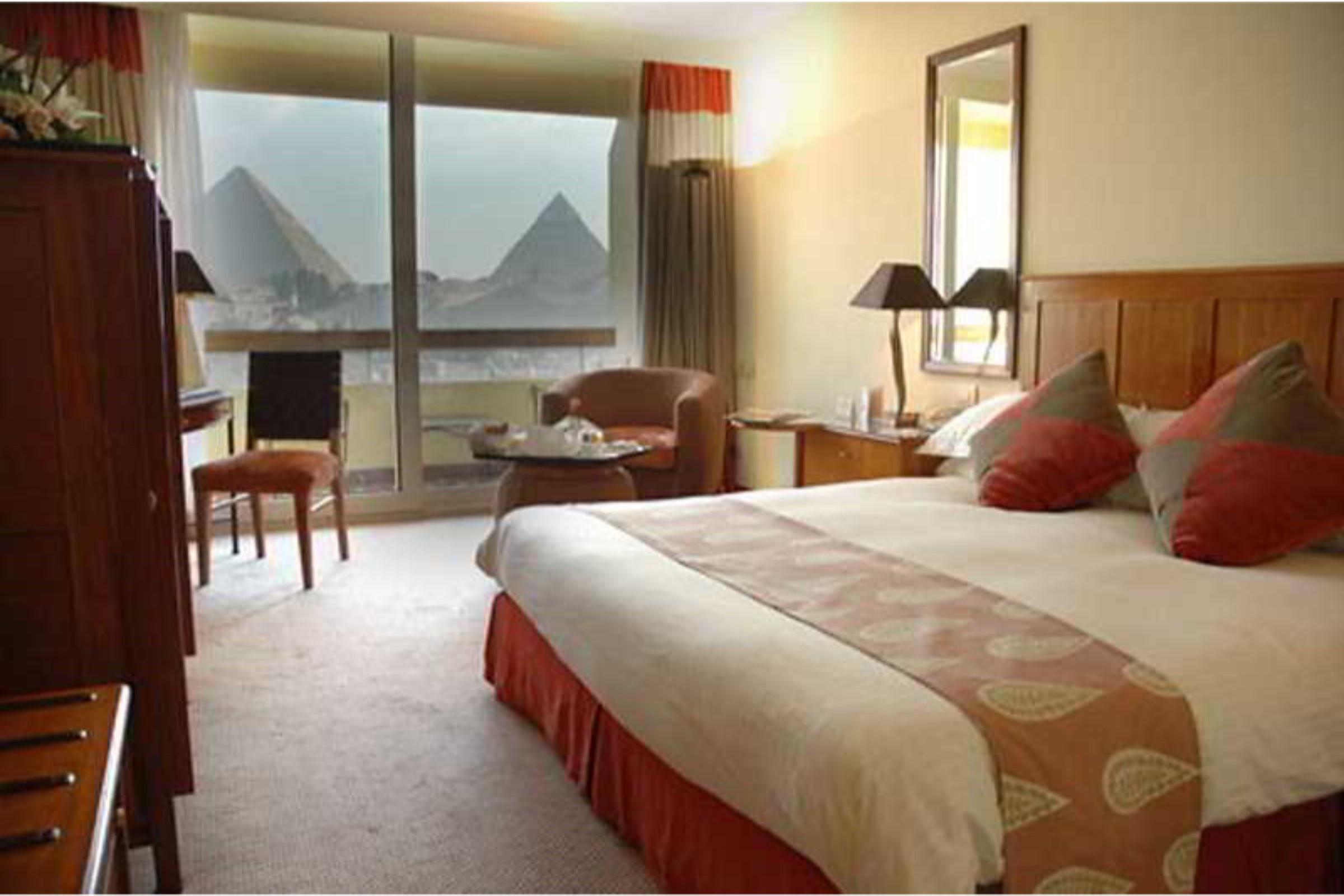 Le Meridien Pyramids Hotel & Spa Giza Екстериор снимка